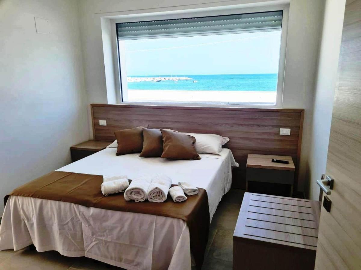 B&B A Un Passo Dal Mare 托雷坎内 外观 照片