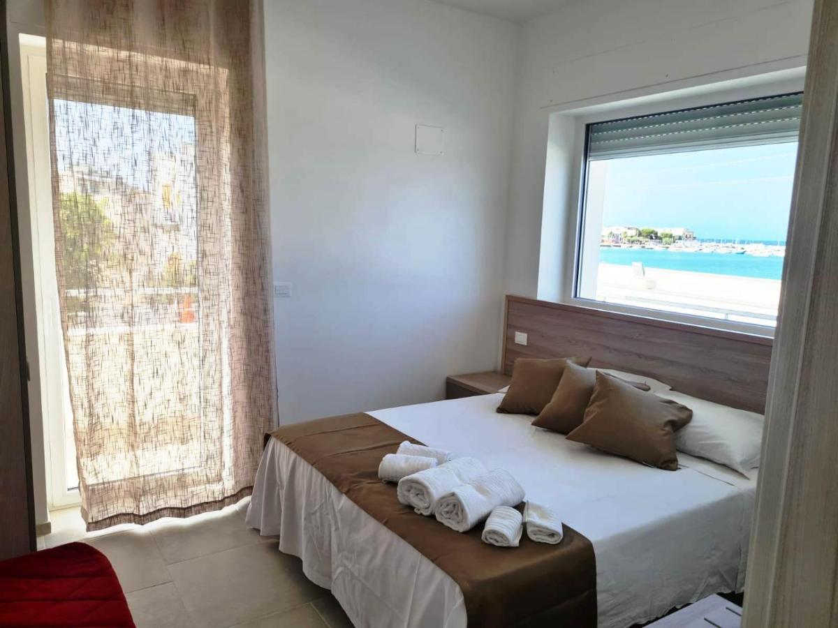 B&B A Un Passo Dal Mare 托雷坎内 外观 照片