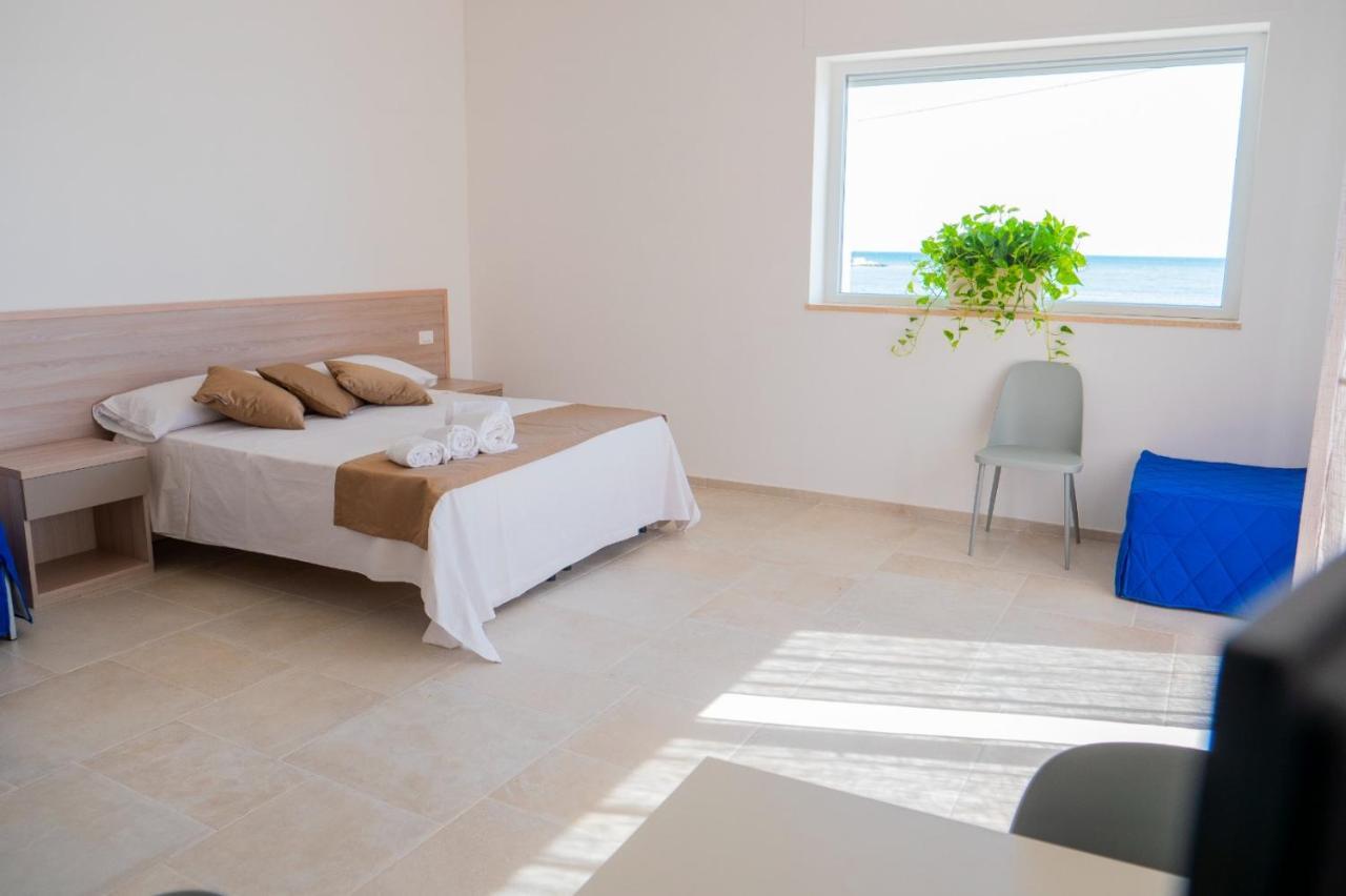 B&B A Un Passo Dal Mare 托雷坎内 外观 照片